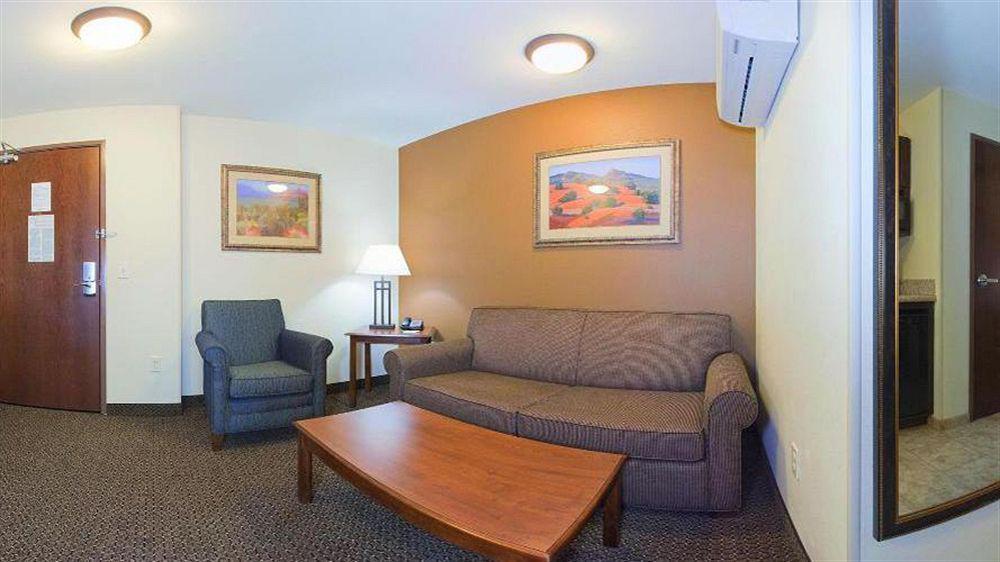 Holiday Inn Express & Suites Trinidad By Ihg Esterno foto