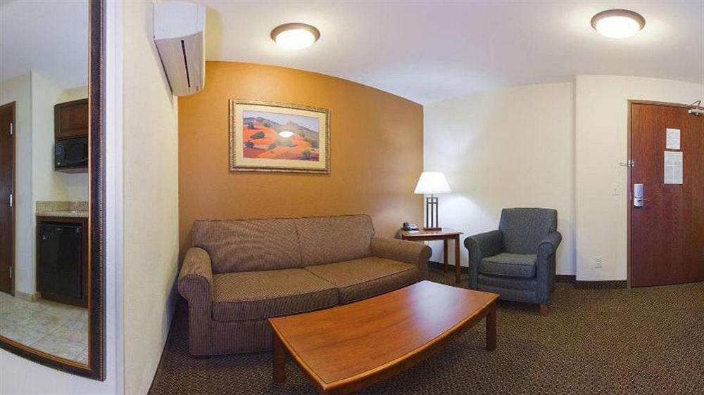 Holiday Inn Express & Suites Trinidad By Ihg Esterno foto
