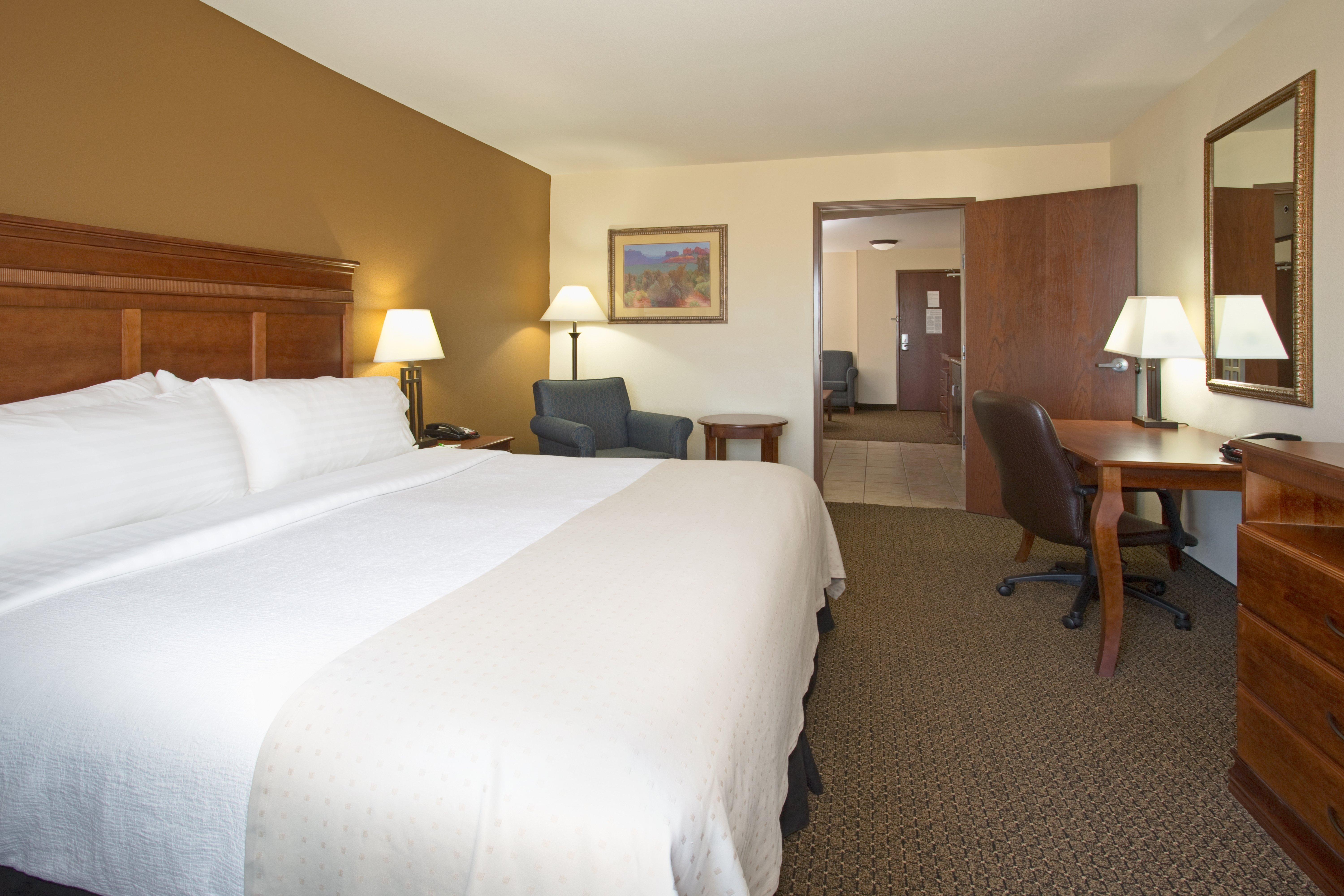 Holiday Inn Express & Suites Trinidad By Ihg Esterno foto