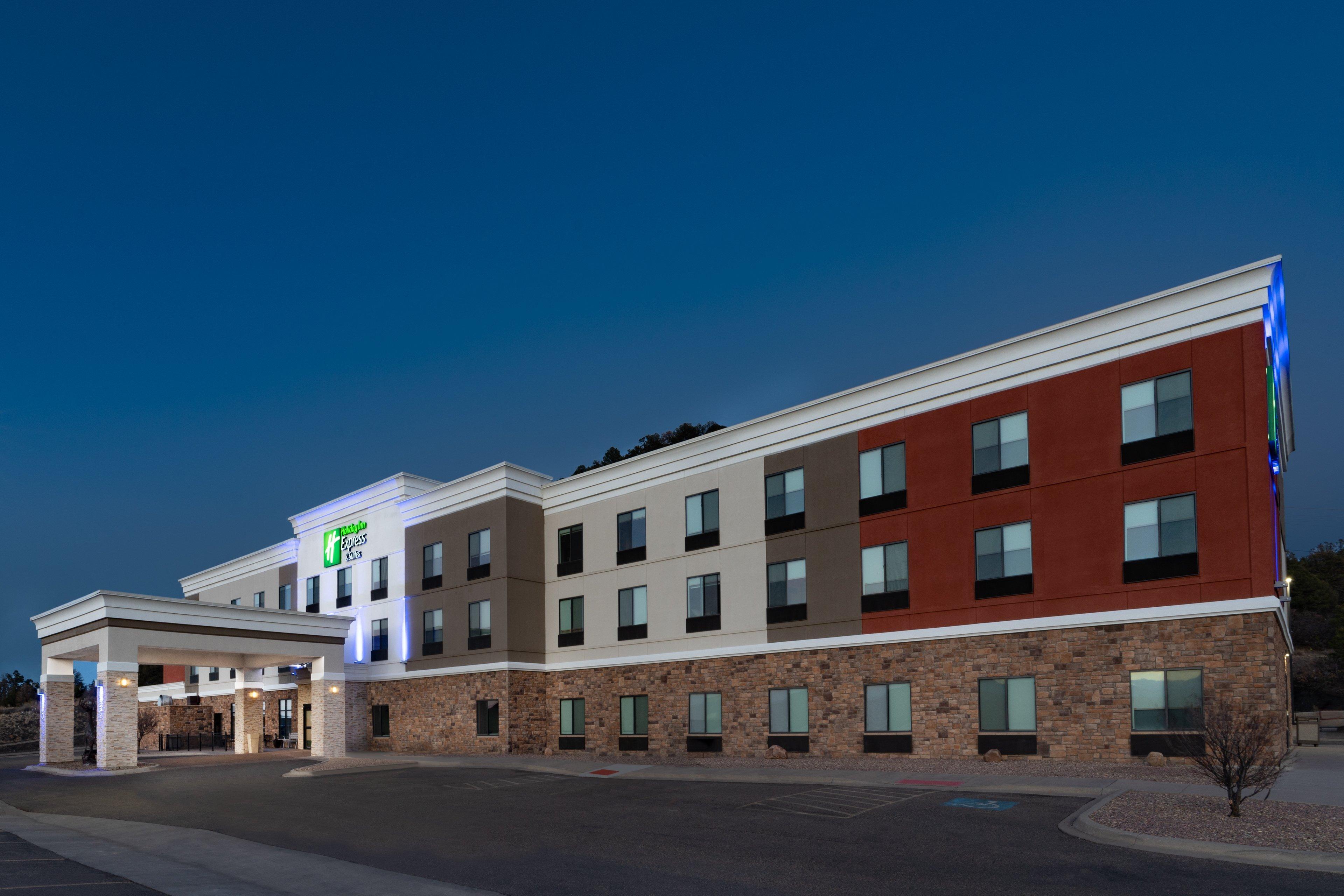 Holiday Inn Express & Suites Trinidad By Ihg Esterno foto